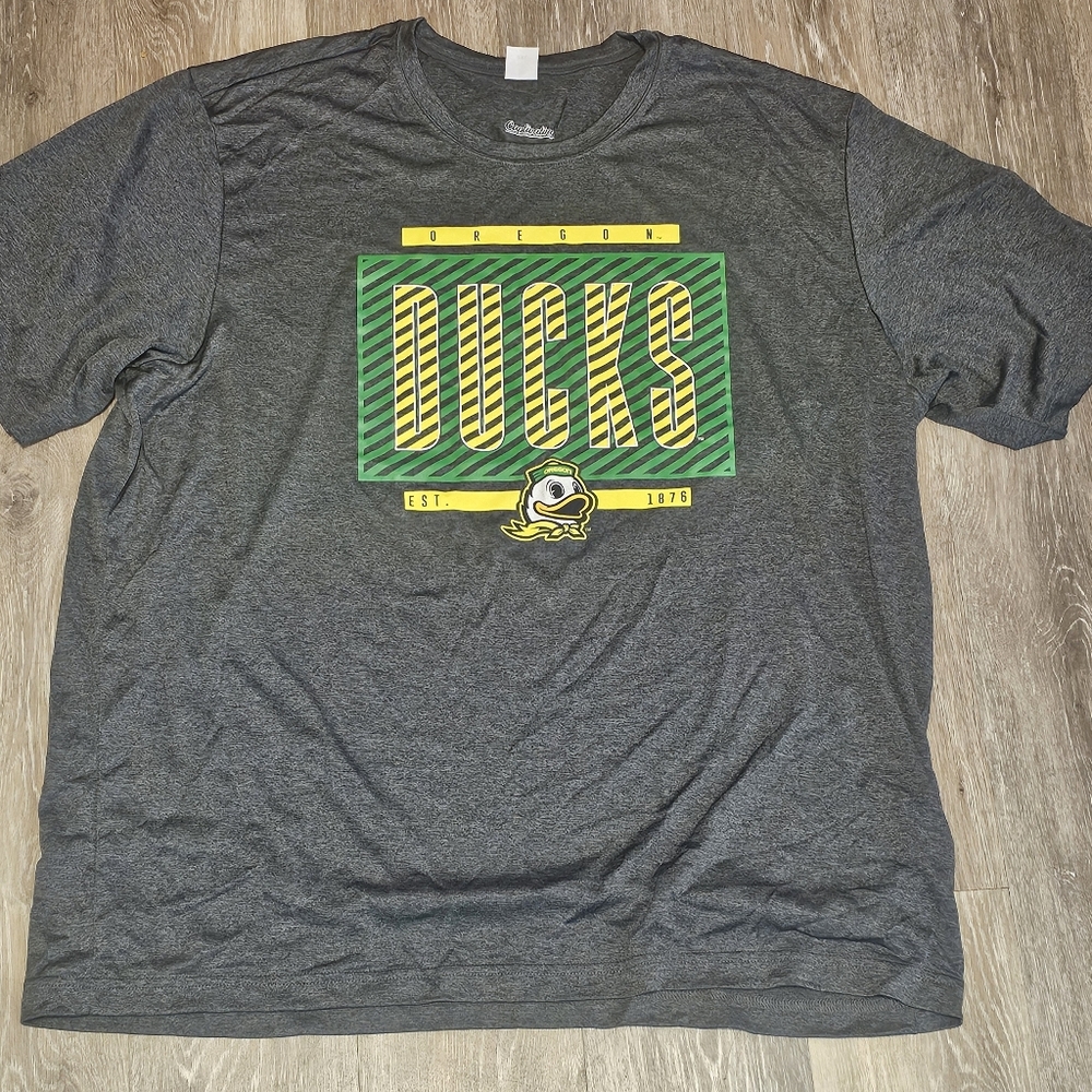 Gray Captivating Brand Oregon Ducks Graphic‎ T-Shirt. Men Size 2XL NWOT